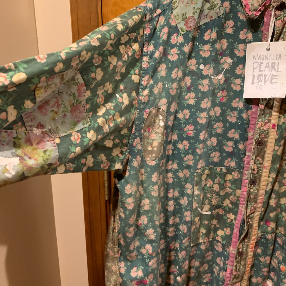 Magnolia Pearl Green Floral Shirt with Pink Trim - Picture 3 of 9